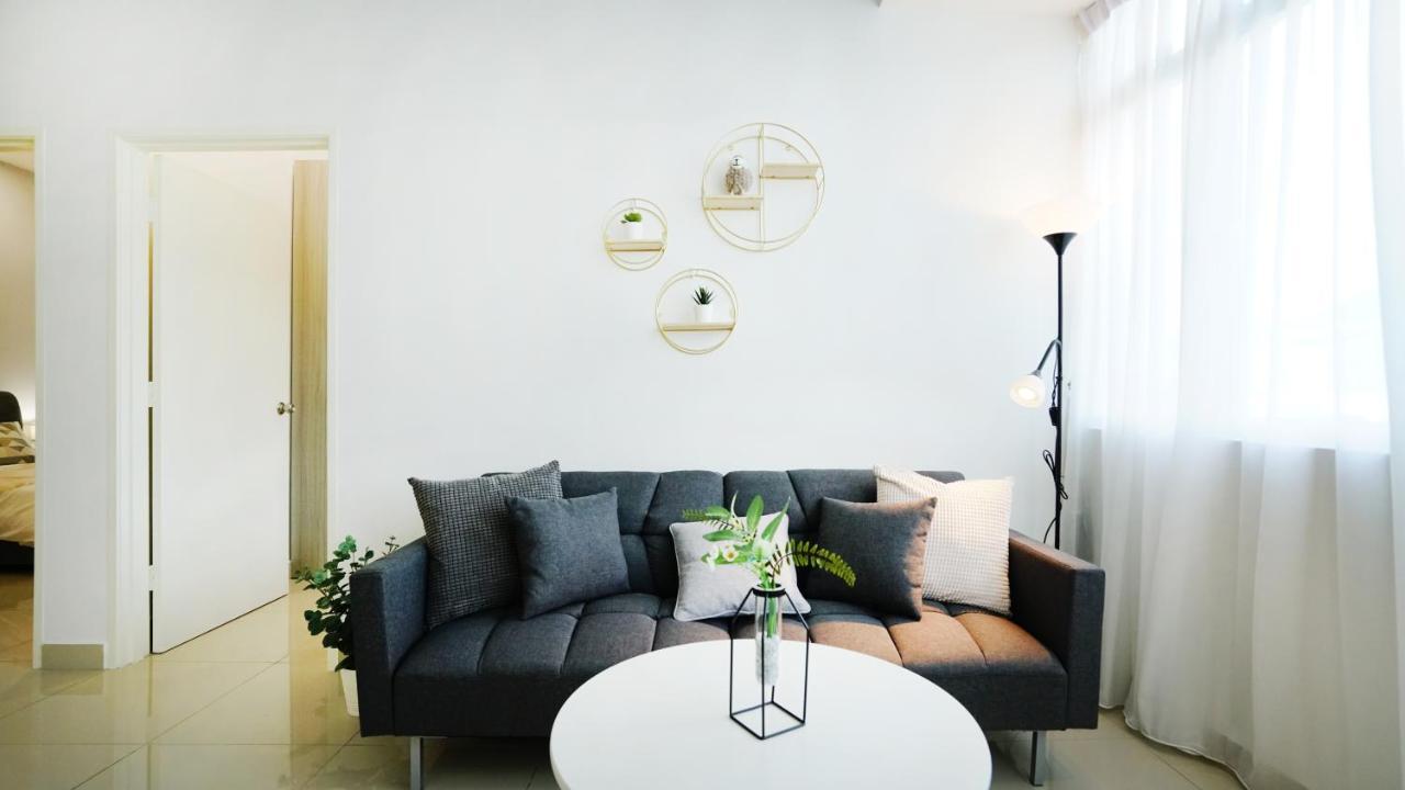 Exclusive Elegant Theme By Joyfully 2m8 Holiday home Desaru