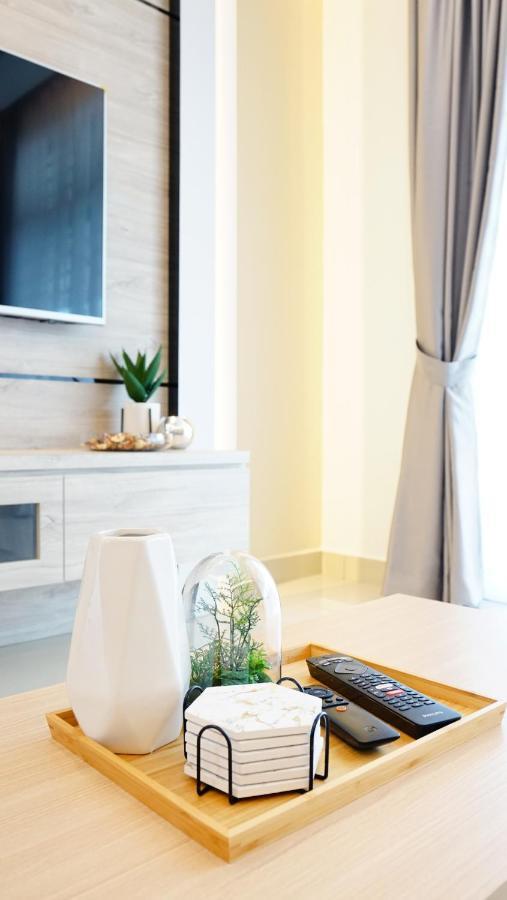 Exclusive Elegant Theme By Joyfully 2m8 Holiday home Desaru