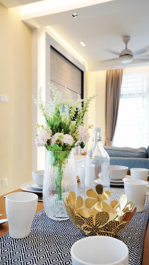 Exclusive Elegant Theme By Joyfully 2m8 Holiday home Desaru