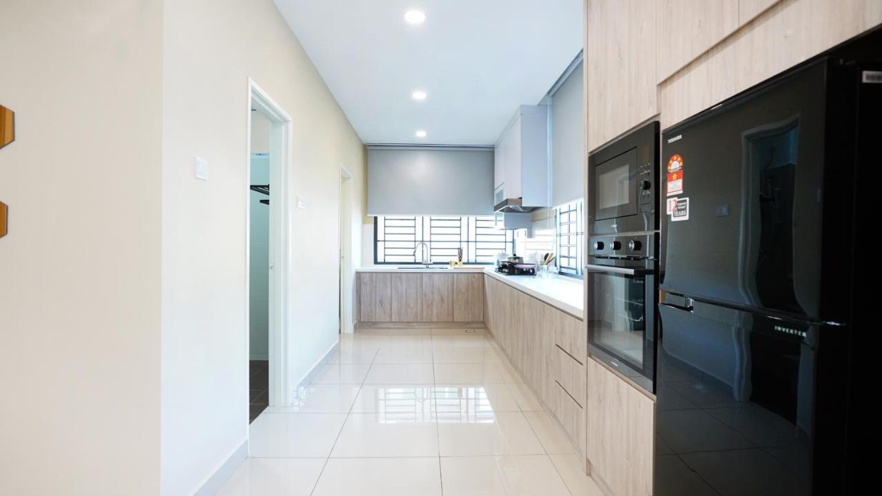 Exclusive Elegant Theme By Joyfully 2m8 Holiday home Desaru